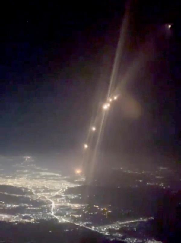 Footage from the cockpit of flight to Dubai